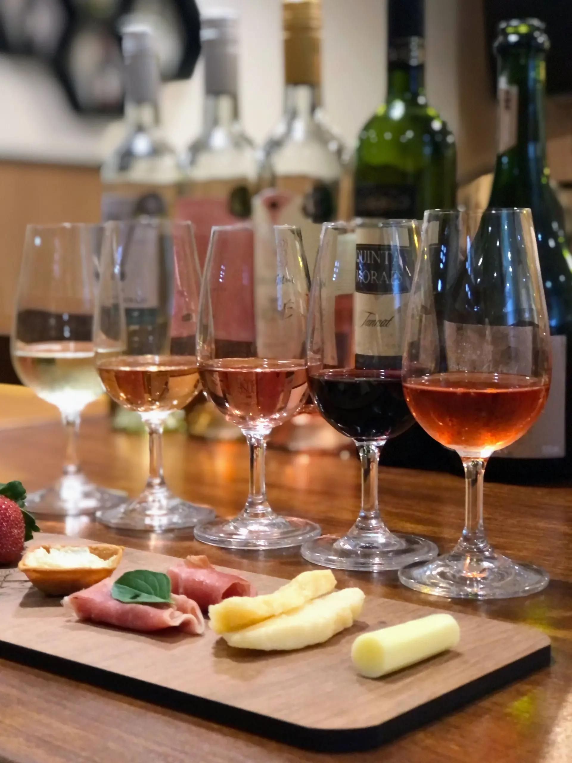 Degustação harmonizada na Vinícola XV de Novembro na Rota do Vinho de São Roque/SP. Foto: Divulgação.